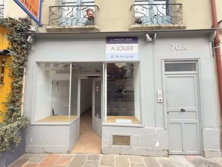 local 30 m2 - rue de poissy