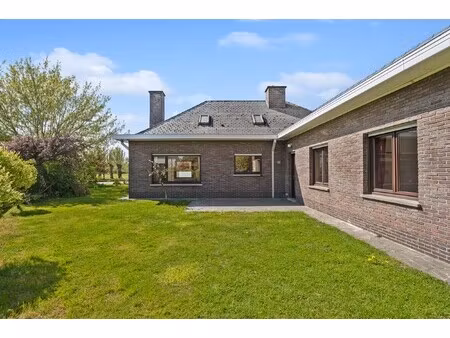 vrijstaande bungalow met zolderpotentieel op toplocatie.