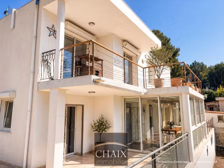 maison d'architecte avec de très beaux volumes et vue dégagé