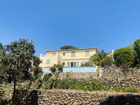 au sud de vence  belle et grande villa de style florentin a
