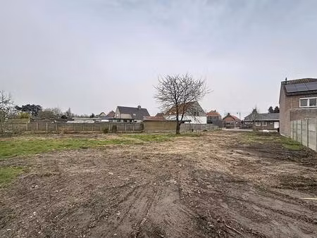 residentieel gelegen bouwgrond (950m²) voor halfopen bebouwing in aalter