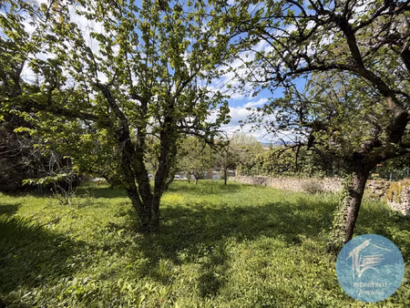 terrain viabilisé 903m2 - libre constructeur - centre bourg