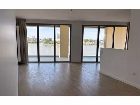 location appartement  110.8 m² t-5 à bordeaux  2 047 €