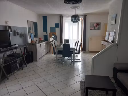 à saisir : spacieux 3 pièces lumineux de 102 m² à brevans (proche dole)