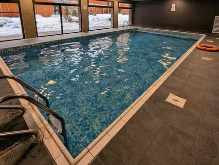 t2 excellent état  résidence 4 * avec piscine/sauna face aux remontées mécaniques plein ce