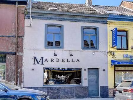 espace commercial avec potentiel à un emplacement de choix