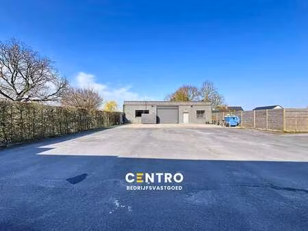 magazijnen met kantoorgedeelte  garages én ruim verhard b...