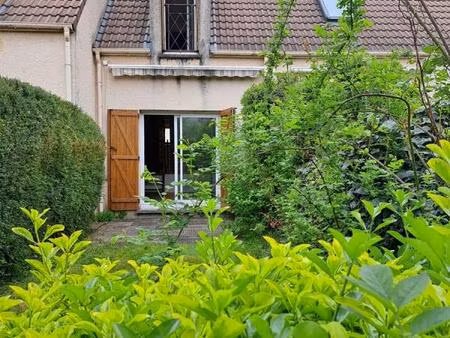 agréable maison de ville de 4 pièces à bois-d'arcy