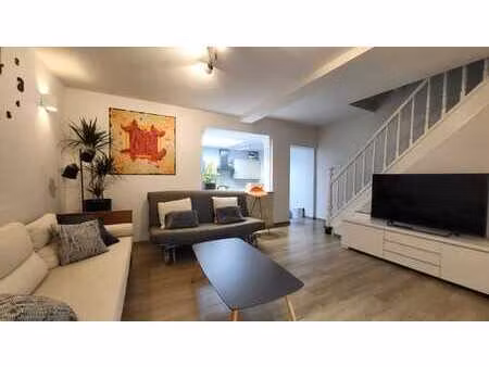 maison mitoyenne 2ch + bureau meublée centre rhode st genèse