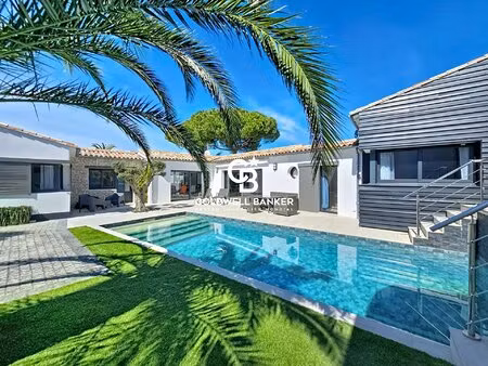 villa d’exception avec piscine à 200m de la plage sur l'île de ré