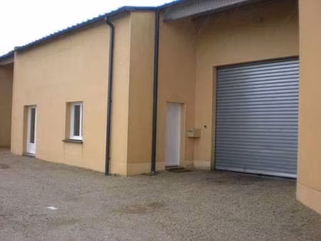 location bureaux et commerces à saint-paterne (72610) : à louer / 180m² saint-paterne