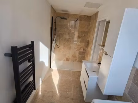 t3 rénové et meublé avec balcon de 66m2