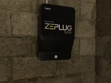 parking à 2 minutes de la gare