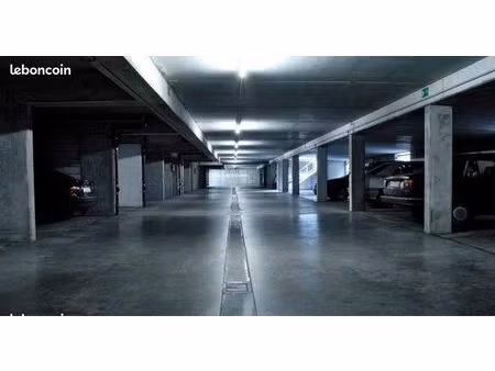 une place de parking sous terrain à louer 20 eme arrondissement
