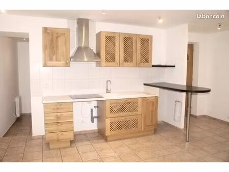 joli f2 climatisé au 3 éme étage  cv alès