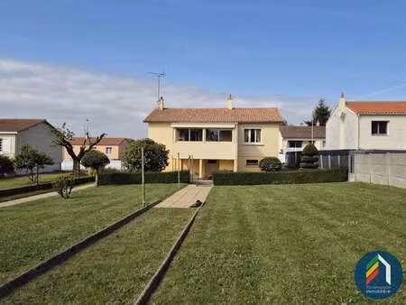 vente maison à la meilleraie-tillay (85700) : à vendre / 90m² la meilleraie-tillay