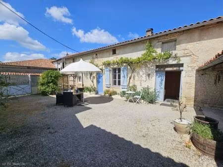 bel ensemble immobilier comprenant deux maisons séparées 