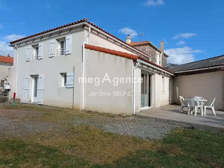 vente maison à sainte-hermine (85210) : à vendre / 143m² sainte-hermine