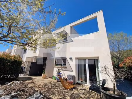 villa contemporaine avec 3 chambres  un jardin et un garage