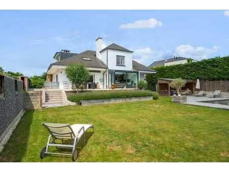 karaktervolle villa met 6 slaapkamers  tuin en ruime loods