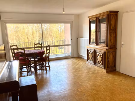 bel appartement t2 avec terrasses et parking