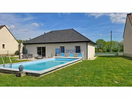 pavillon individuel de plain pied avec piscine