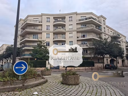 parking / box le bourget