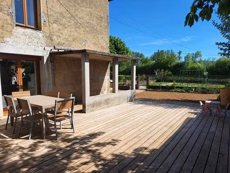 corps de ferme de caractère rénové - 210 m² - terrain 1738m² - brézins