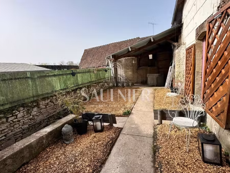 maison de caractère au centre de genillé  à 11 km de loches