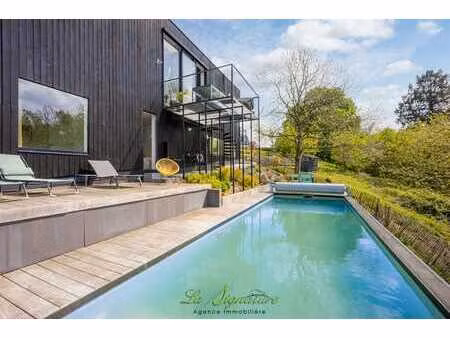 villa d'architecte idéalement située sur les hauteurs de sa