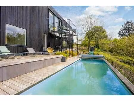 villa d'architecte idéalement située sur les hauteurs de sar