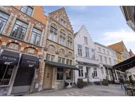 bâtiment d'accueil dans un emplacement privilégié dans la si