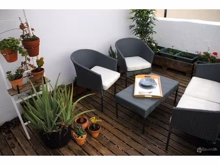 - 4p double balcon proche transports // commerces