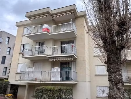 à deux pas du centre-ville  double box en sous sol  cave et stationnement