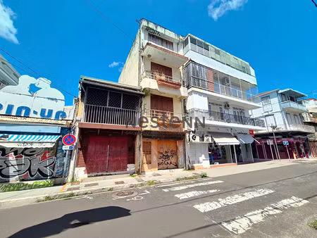 a vendre immeuble de 3 logements a renover situe a pointe a pitre