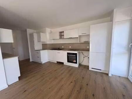 location appartement 3 pièces à challans (85300) : à louer 3 pièces / 67m² challans