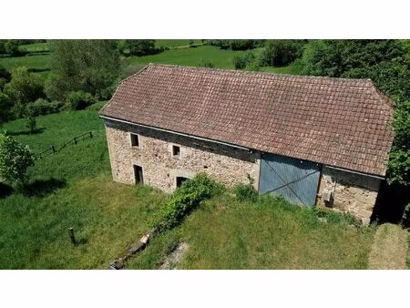très bel ensemble en ségala : grange  séchoir et hangar  sur 4600m²