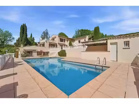 maison 8 pièce(s) 307 m2 sur magnifique terrain de 3700m2 avec piscine