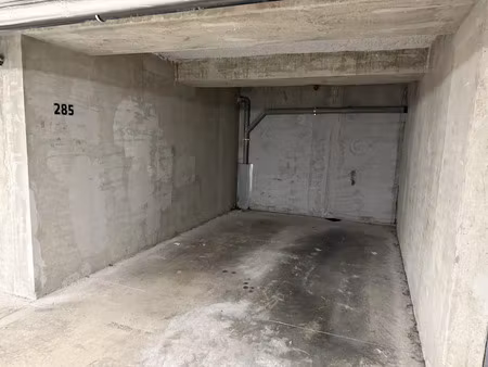 vente parking 1 m² à lyon 8ème (69008)  27 500 €