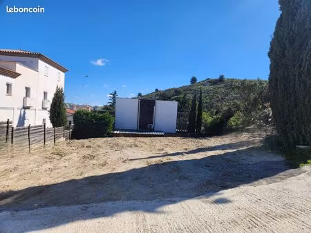 terrain viabilisé 325 m² le rove- au pied de la colline