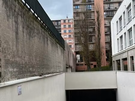 place de parking sécurisée