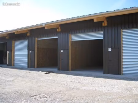 location box / container / parking de 15 m2 à + de 100 m2 à taninges 74