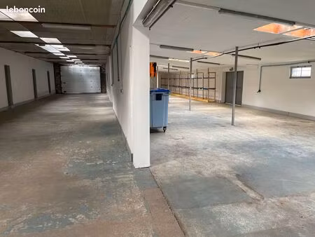 box de 210m2 - stockage ou commerce