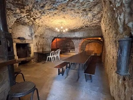 location cave festive
