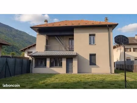 belle maison rénovée avec jardin à grignon