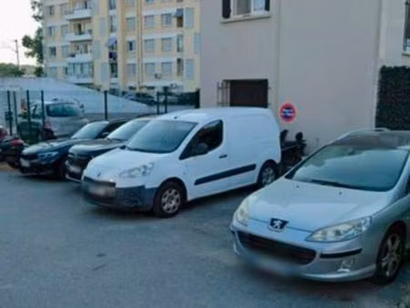 parking extérieur