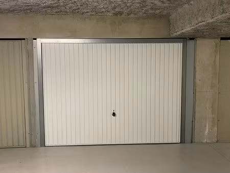 garage / box