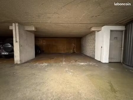 parking/box 1 pièce 14 m²