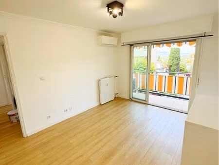t2 44m2 mont jolie - location à l’année meublé avec parking privatif