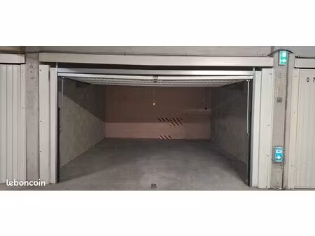 location box double 22 m² la duranne 200/mois cc